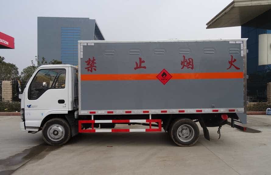 庆铃五十铃易燃液体运输车