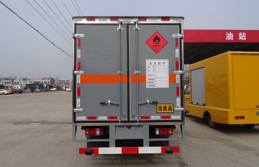 庆铃五十铃易燃液体运输车