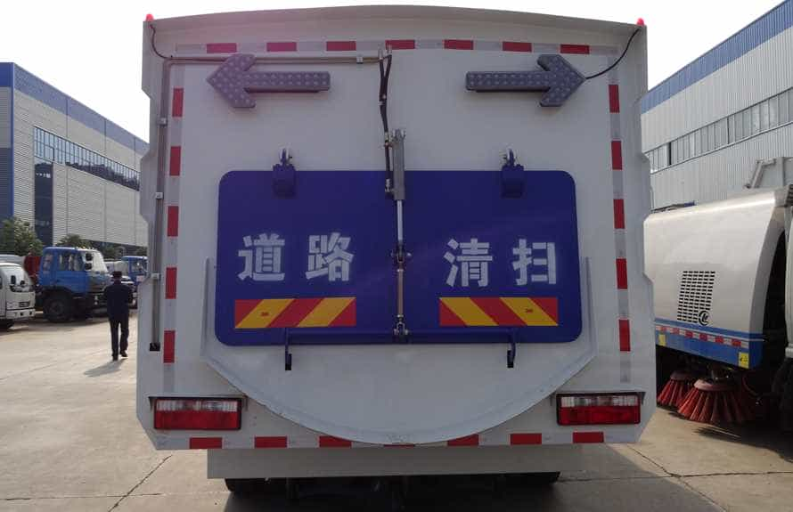 东风D9扫路车